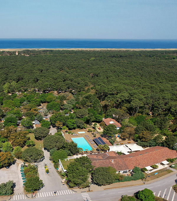 vue aérienne du camping et de la plage